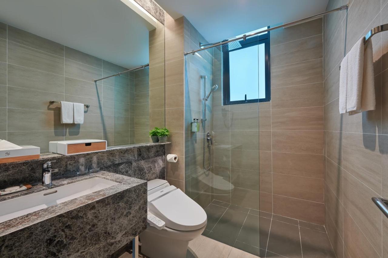Mercure Living Putrajaya Exteriör bild A bathroom in a hotel