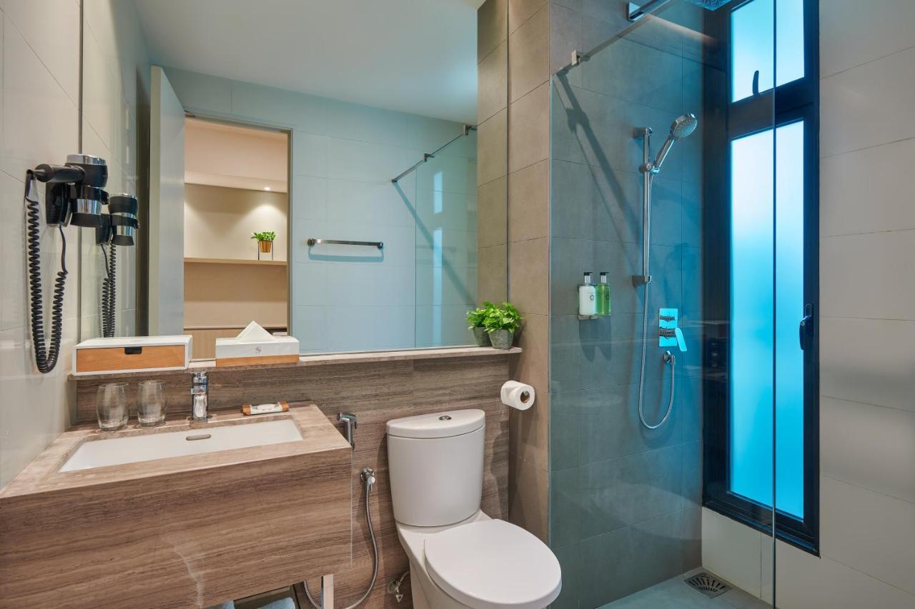 Mercure Living Putrajaya Exteriör bild A bathroom in a hotel