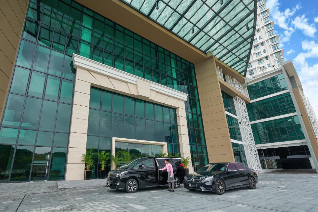 Mercure Living Putrajaya Exteriör bild The hotel's entrance