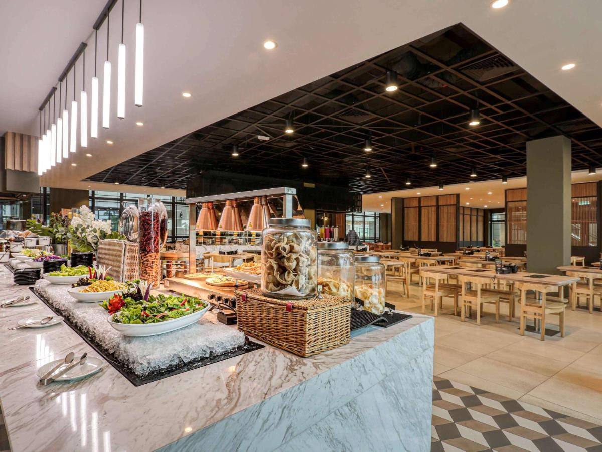 Mercure Living Putrajaya Exteriör bild The buffet at the hotel
